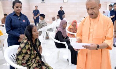 छोटी घटनाएं बड़ी न बनें, डीएम-एसपी रखें नजर: सीएम योगी