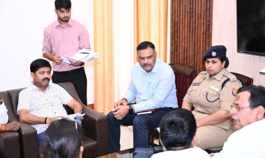 मीरजापुर में सेवा संकल्प अभियान की तैयारियों पर बैठक, प्रभारी मंत्री नंदी ने दिए निर्देश