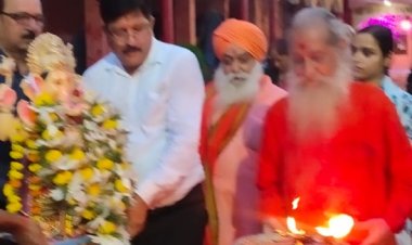 गंगा को प्रदूषण से बचाने के लिए ड्रम में किया गणेश प्रतिमा का विसर्जन