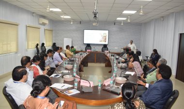 रिटायरमेंट के बाद वित्तीय सुरक्षा और सेहत पर BHU में मंथन, साइबर ठगी से बचाव के भी दिए टिप्स