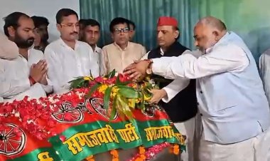 राम गोविंद चौधरी को अखिलेश यादव ने दी अंतिम विदाई, बोले- समाजवादी आंदोलन को बड़ी क्षति