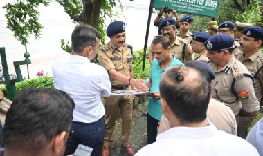 वाराणसी एयर शो की तैयारियों को लेकर प्रशासन अलर्ट, नमोघाट पर पार्किंग-रूट और सुरक्षा व्यवस्था का निरीक्षण