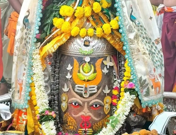 भस्म आरती में राजा स्वरूप में सजे बाबा महाकाल, रजत चंद्र-त्रिशूल और मुण्डमाल से हुआ दिव्य शृंगार