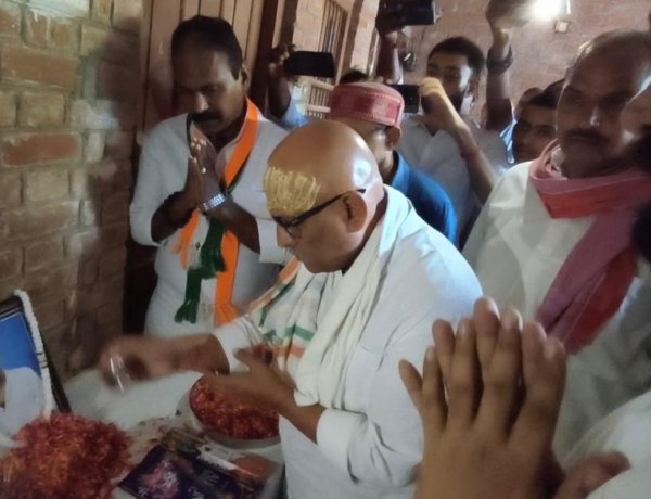 विशाल यादव के परिजनों से मिले कांग्रेस प्रदेश अध्यक्ष अजय राय, पूछा- जौनपुर में ‘बुलडोजर एक्शन’ कब होगा?