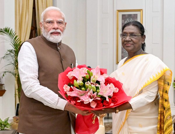 पीएम मोदी के जन्मदिन पर राष्ट्रपति मुर्मु और उपराष्ट्रपति राधाकृष्णन ने दी शुभकामनाएं, विकसित भारत के लक्ष्य का किया जिक्र