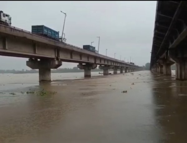 कानपुर में गंगा का जलस्तर 27 सेंटीमीटर घटा, खतरे के निशान से 1.18 मीटर नीचे