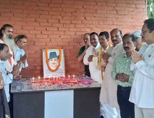 प्रयागराज में भगत सिंह को श्रद्धांजलि, राजेश केसरवानी बोले- आज भी गूंजता है उनका ‘इंकलाब’
