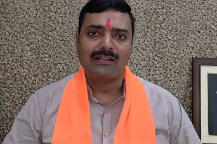 सपा की नीली ड्रेस पर BJP का हमला, राकेश त्रिपाठी बोले- ‘रंग बदलने से दामन के दाग नहीं मिटेंगे’
