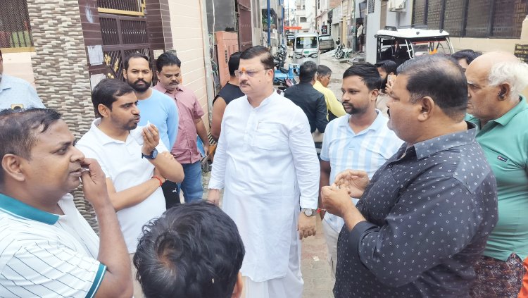 जलवानपुरा में जलभराव देख भड़के महापौर, नाली-सफाई और सीवर व्यवस्था सुधारने के दिए निर्देश
