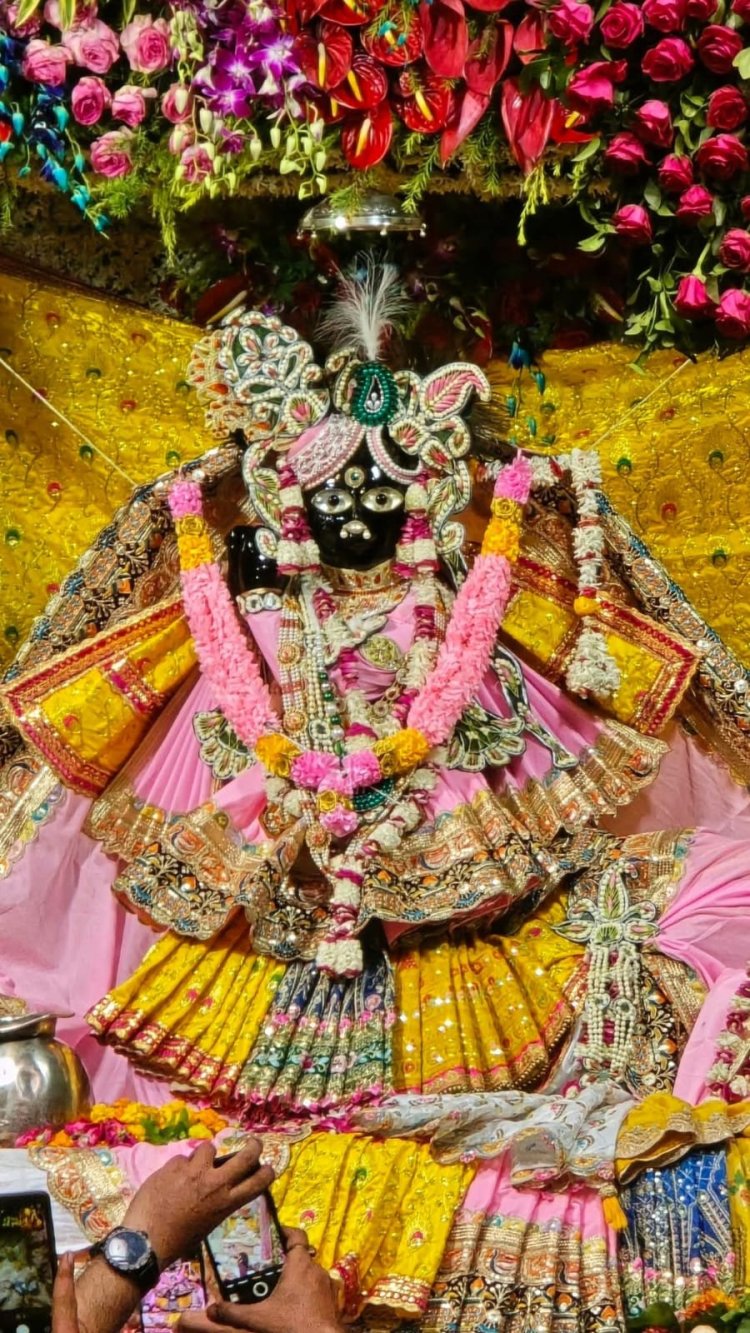 श्रीबांकेबिहारी का होगा राजसी श्रृंगार, लाखों की नग-जड़ित पोशाक; चांदी की आरती से स्वागत
