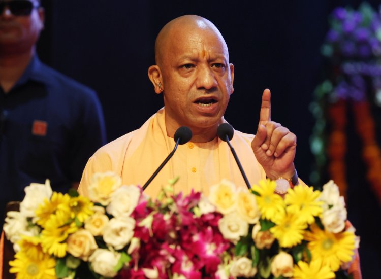 यूपी में बाढ़ के बीच योगी सरकार का राहत अभियान तेज, 17,544 लोगों को सुरक्षित पहुंचाया गया; 26 जिलों में 3.53 लाख आबादी प्रभावित