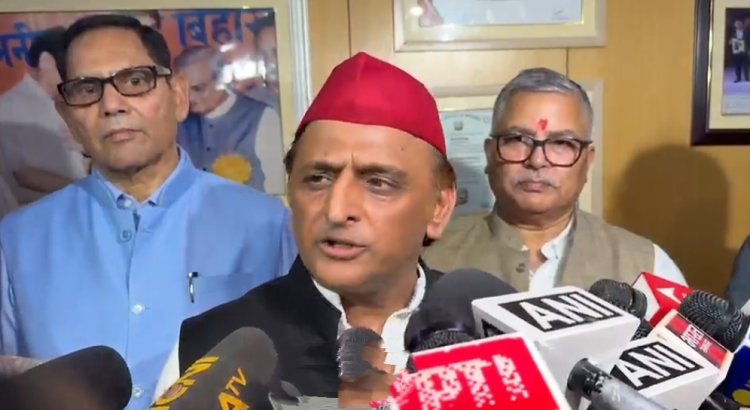 शिक्षक ही भविष्य के निर्माता, सत्ता में आए तो बंद स्कूल खोलेंगे: अखिलेश यादव