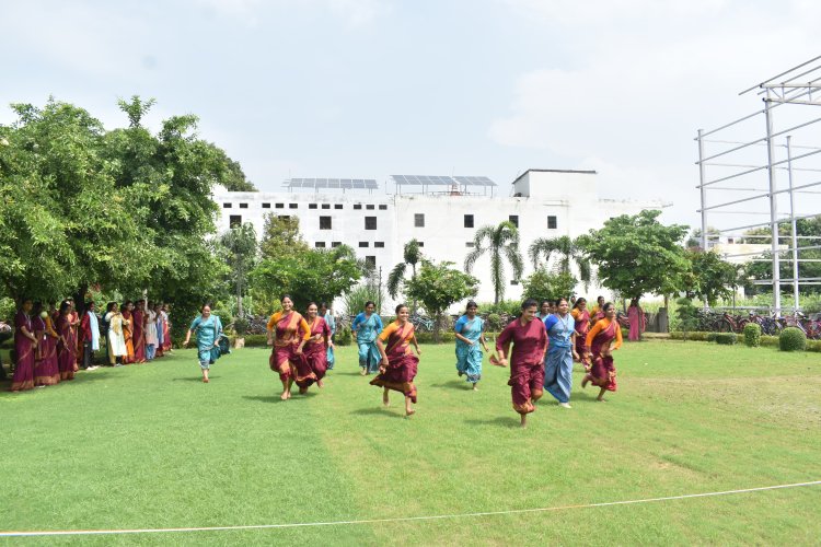 Teacher’s Day 2026: वाराणसी में ट्रैक पर दौड़ीं शिक्षिकाएं, 100 मीटर में नंदनी वर्मा ने जीता गोल्ड; 52 टीचर्स ने दिखाया दमखम