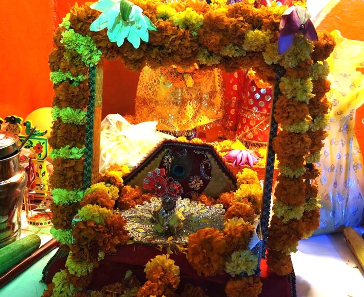 Mirzapur Janmashtami 2026: पुलिस लाइन में आधी रात गूंजा ‘नंद के घर आनंद भयो’, कृष्ण लीला ने मोहा मन; हवन-पूजन के बाद मनाया जन्मोत्सव
