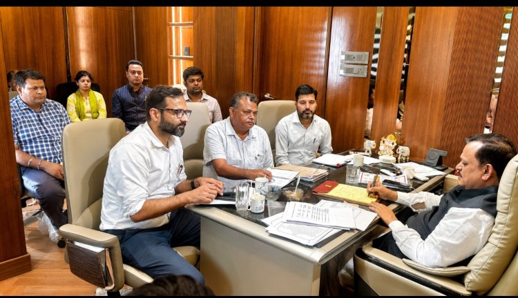 बदहाल सड़कों पर सांसद रमेश अवस्थी सख्त, 8 मीटर से चौड़ी सड़कें PWD को होंगी ट्रांसफर; 14 नालों पर भी तेज होगा काम