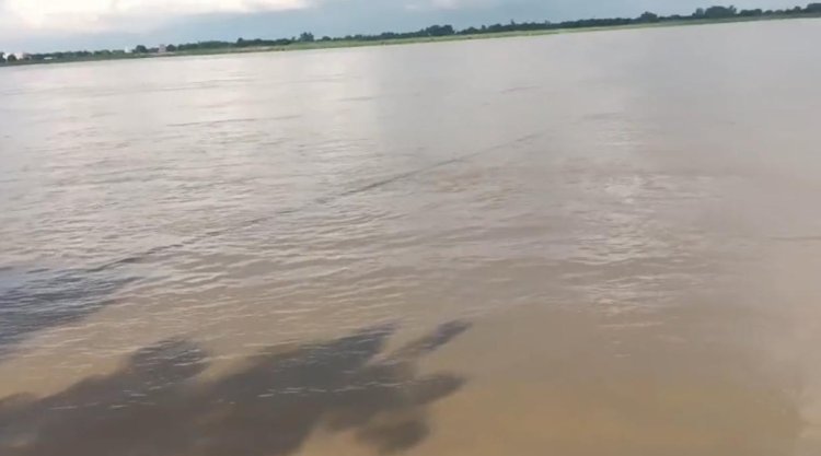 कानपुर में गंगा का जलस्तर चेतावनी बिंदु से 20 सेंटीमीटर ऊपर, बैराज से 3.59 लाख क्यूसेक पानी डिस्चार्ज