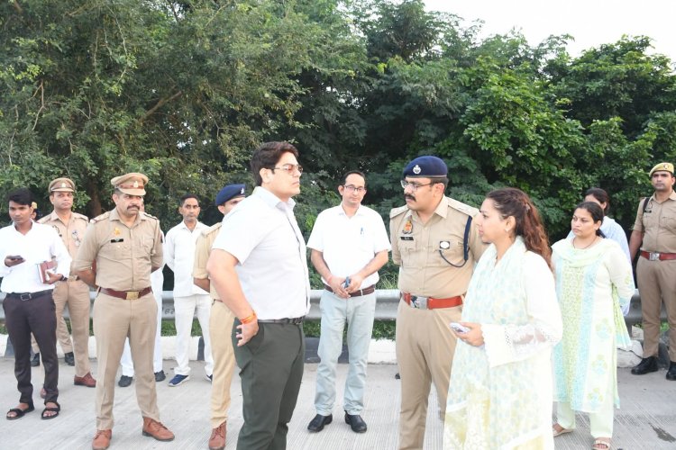 पूर्वी पेरीफेरल एक्सप्रेसवे पर श्रद्धालुओं से भरी पिकअप पलटी, 12 की मौत; 24 घायल, CM योगी ने मुआवजे का किया ऐलान