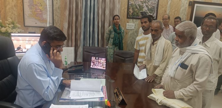 जनसुनवाई में फरियादियों की समस्याएं सुन डीएम दीपक मीणा ने दिए त्वरित निस्तारण के निर्देश