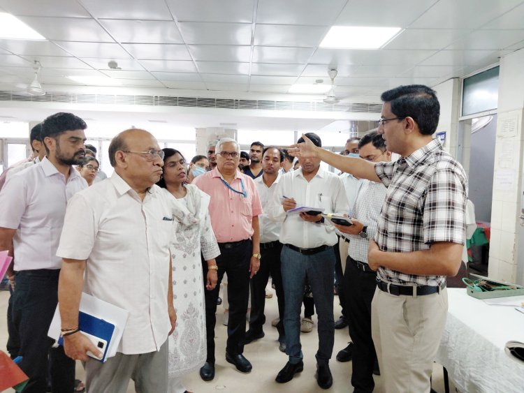 SRN अस्पताल में गंदगी, बाहर से दवा-जांच और मरीजों से पैसे मांगने की शिकायत; मंडलायुक्त ने 4 दिन में सुधार का अल्टीमेटम दिया