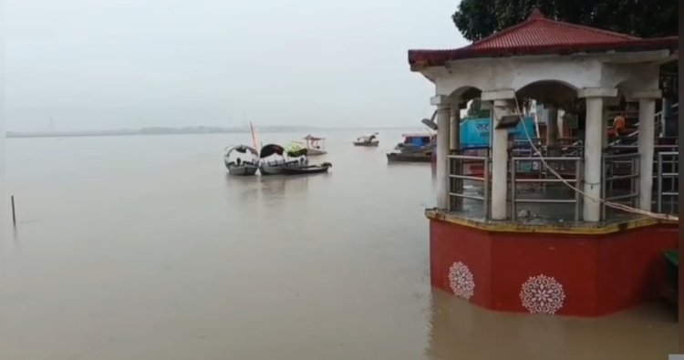 कानपुर में फिर बढ़ा गंगा का जलस्तर, बैराज से 4.07 लाख क्यूसेक पानी छोड़ा गया; अलर्ट मोड में प्रशासन
