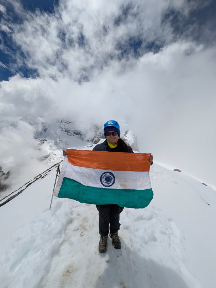 पर्वतारोही पूर्वा धवन ने 5,826 मीटर ऊंची रुद्रगैरा चोटी पर फहराया तिरंगा, अब Everest फतह का मिशन