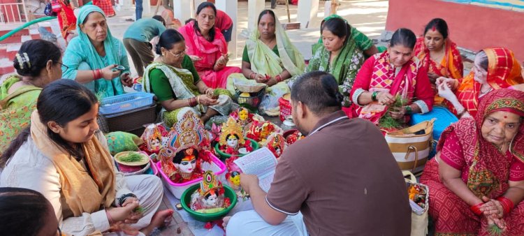 वाराणसी: लक्ष्मी कुंड पर शुरू हुआ प्रसिद्ध सोरहिया मेला, महालक्ष्मी के दर्शन को उमड़ी श्रद्धालुओं की भीड़