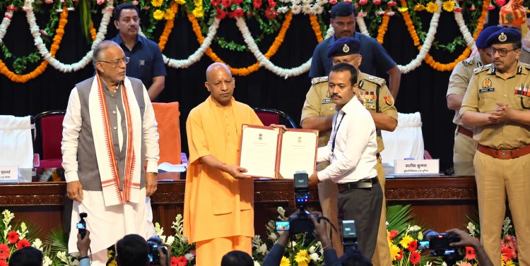 यूपी पुलिस भर्ती: सीएम योगी ने 912 चयनित अभ्यर्थियों को वितरित किए नियुक्ति-पत्र