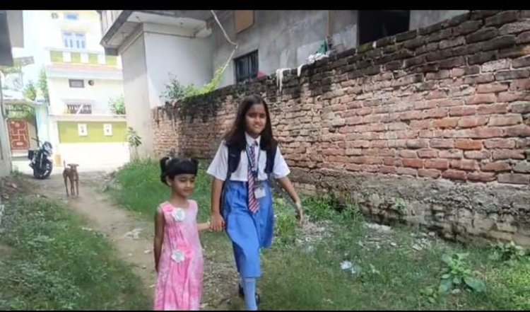 मऊ में सड़क के लिए दो बच्चियों ने DM से लगाई गुहार, वीडियो वायरल