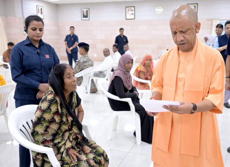 छोटी घटनाएं बड़ी न बनें, डीएम-एसपी रखें नजर: सीएम योगी