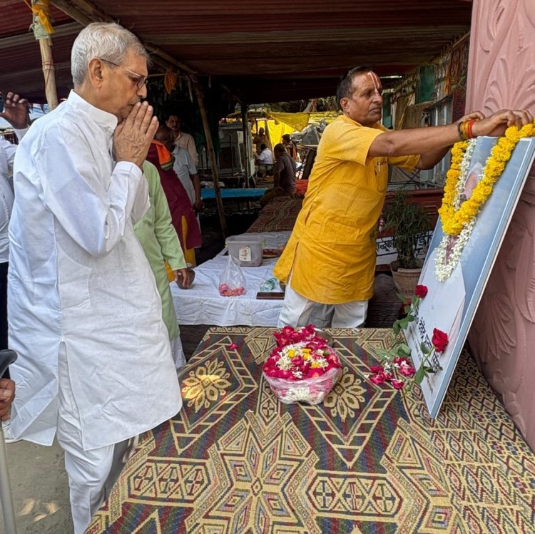 प्रो. डीपी सिंह का अस्थि कलश संगम में विसर्जित, शिक्षा जगत में योगदान को किया गया याद