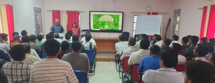 कम लागत और कम जगह में मशरूम उत्पादन से अच्छी कमाई संभव: डॉ. मुकेश श्रीवास्तव