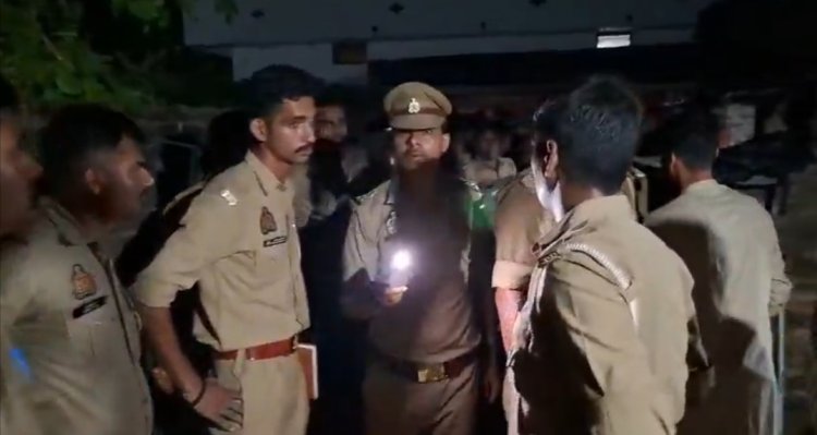 आजमगढ़ में पूजा के दौरान चली गोलियां, पत्नी और दो पुजारियों समेत 3 की मौत