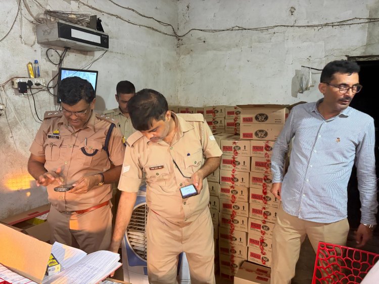 गोरखपुर में शराब की दुकानों का सघन निरीक्षण, नियम तोड़ने पर कार्रवाई की चेतावनी