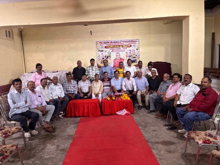 जौनपुर में आरके सिन्हा ‘बाबूजी’ का जन्मदिन मनाया, 11 नवंबर को निकलेगी भगवान चित्रगुप्त की शोभायात्रा