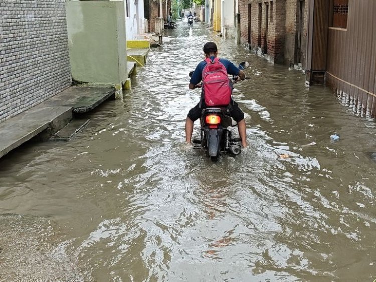 बांदा में 10 घंटे से लगातार बारिश, 30 MM बारिश रिकॉर्ड; भारी बारिश का ऑरेंज अलर्ट
