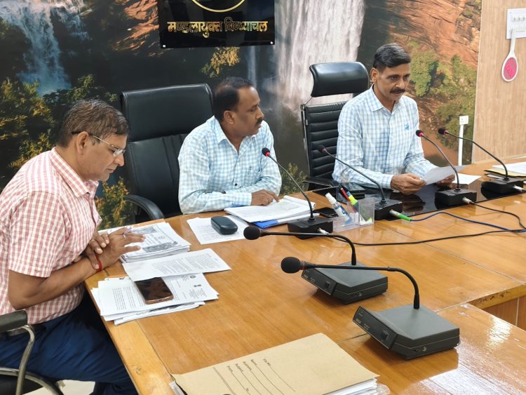 नवरात्र मेले से पहले मीरजापुर-विंध्याचल की सड़कें होंगी दुरुस्त, मंडलायुक्त ने दिए निर्देश