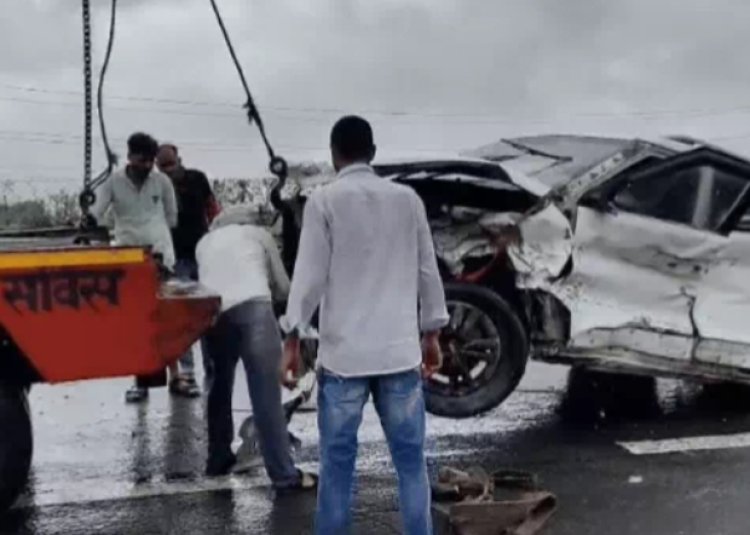 आगरा-लखनऊ एक्सप्रेसवे पर रफ्तार का कहर, कार पलटने से तीन की मौत; दो गंभीर घायल