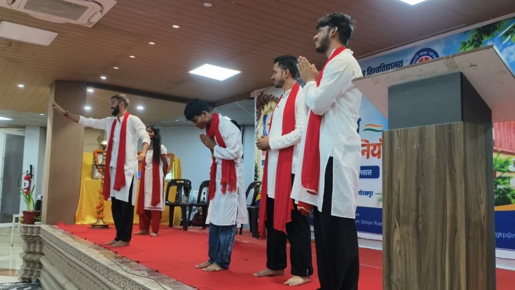 गोरखपुर में NSS स्वयंसेवकों ने नुक्कड़ नाटक से दिया सेवा और सामाजिक जिम्मेदारी का संदेश