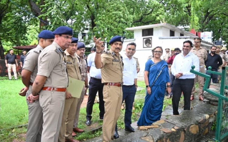 वाराणसी एयर शो की तैयारी तेज, बसंता कॉलेज के पास पार्किंग और सुरक्षा व्यवस्था का पुलिस आयुक्त ने लिया जायजा