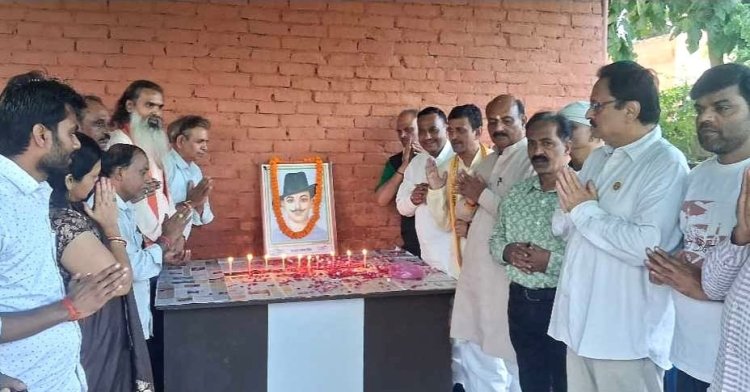 प्रयागराज में भगत सिंह को श्रद्धांजलि, राजेश केसरवानी बोले- आज भी गूंजता है उनका ‘इंकलाब’