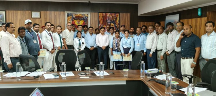 प्रयागराज मंडल में 20 रेलकर्मियों का सम्मान, सतर्कता और बेहतर कार्य के लिए मिले संरक्षा पुरस्कार