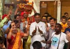 गोवर्धन लीला से श्रीकृष्ण ने तोड़ा इंद्र का अहंकार, प्रेम और प्रकृति के सम्मान का दिया संदेश: बटुक महाराज