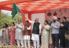मुख्यमंत्री रेखा गुप्ता ने 150 नई इलेक्ट्रिक बसों को दिखाई हरी झंडी, पांच स्थानों पर ईवी चार्जिंग का शुभारंभ