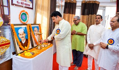 प्रयागराज के ज्वाला देवी स्कूल में गांधी-शास्त्री जयंती पर गूंजा सत्य और अहिंसा का संदेश, चलाया गया स्वच्छता अभियान