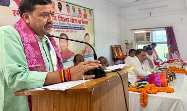 स्नातक निर्वाचन की तैयारी में जुटी भाजपा यमुनापार, प्रथम वरीयता के मतदान के लिए घर-घर संपर्क पर जोर