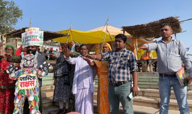 दशाश्वमेध घाट पर चला नगर निगम का विशेष सफाई अभियान, नुक्कड़ नाटक से दिया स्वच्छता का संदेश