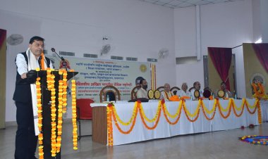 इलाहाबाद विश्वविद्यालय में अखिल भारतीय वैदिक संगोष्ठी शुरू, भारतीय ज्ञान परंपरा को समझने पर जोर