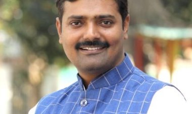 सपा उम्मीदवार धनराज नाथवानी ने की PM मोदी की तारीफ, भाजपा बोली- ‘दिल से कहा, दिमाग से नहीं’