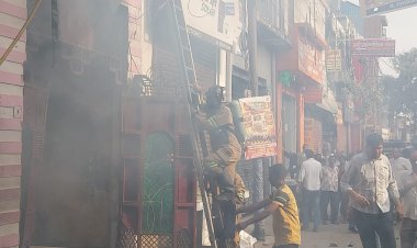 दुकान में लगी भीषण आग, दो सिलेंडर धमाके के साथ फटे; महिला और 5 साल की बच्ची की मौत