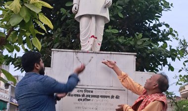मुंशी प्रेमचंद और जयप्रकाश नारायण को श्रद्धांजलि, पवन श्रीवास्तव बोले- आज भी प्रेरणास्रोत हैं विचार